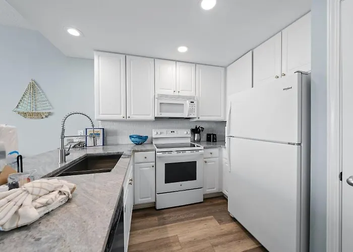 Lighthouse 1709 By Youngs Suncoast *