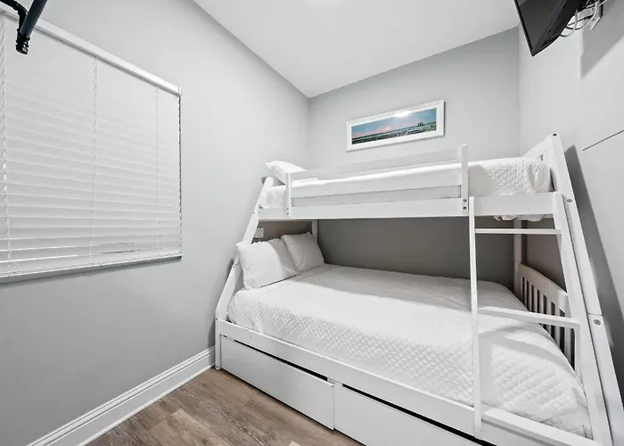Lighthouse 1709 By Youngs Suncoast Gulf Shores